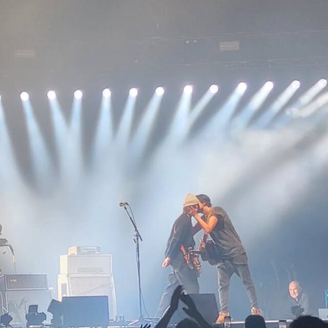 Mijn hart!! 💔😭 
Twee dagen Ahoy. Twee dagen in m'n Kane-bubbel. Twee dagen dansen, springen, lachen, huilen, voelen. Een reis van 25 jaar met deze band. En dan afscheid nemen tijdens deze twee laatste, iconische concerten. Zo dankbaar. Zo kwetsbaar. Dank @kaneofficial.nl voor deze reis. Kane is niet alleen muziek, Kane is een gevoel.❤️‍🔥 En nu ga ik verder met huilen.
#kane #kaneofficial #dankbaar #afscheid #sweetgoodbye