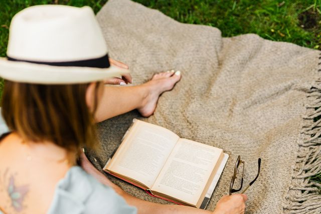 performative reading, lezen, buiten lezen, lezen in het openbaar, publiek lezen, wild lezen, wild lezers, lalog.nl